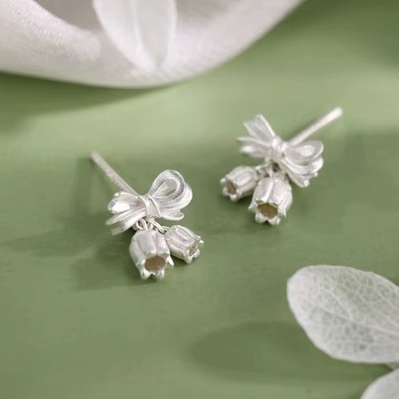 Silver Bow Bellflower Earrings - Picture 4 of 5